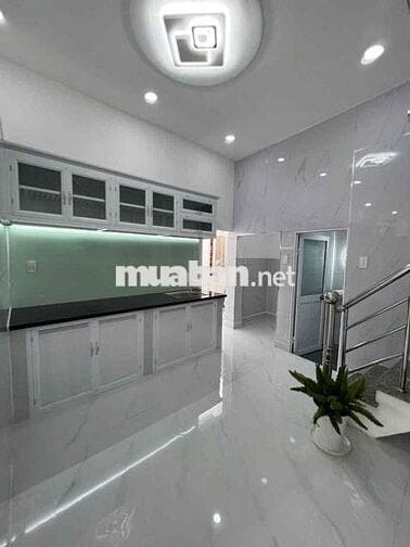 bán gấp nhà 1 trệt 1 lầu giá siêu rẻ , cách chợ hưng long 500m