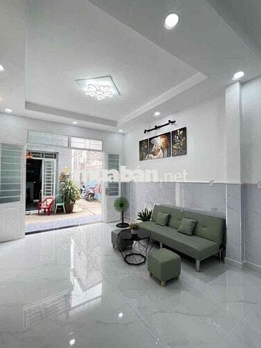 bán gấp nhà 1 trệt 1 lầu giá siêu rẻ , cách chợ hưng long 500m