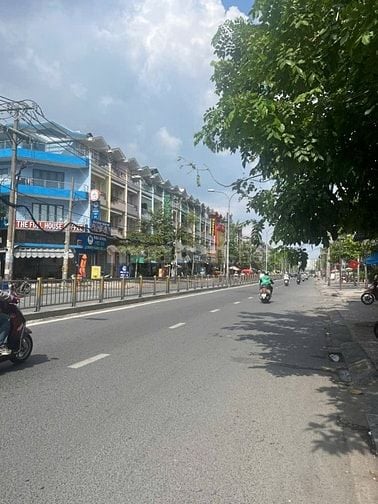 Bán nhà Mặt Tiền, Tạ Quang Bửu P5 Q8, DT 4x19m, lửng 3 lầu 