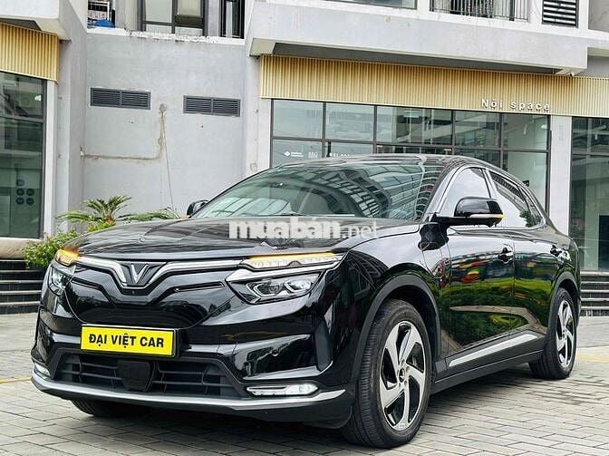 VinFast VF8 Mua Pin CATL