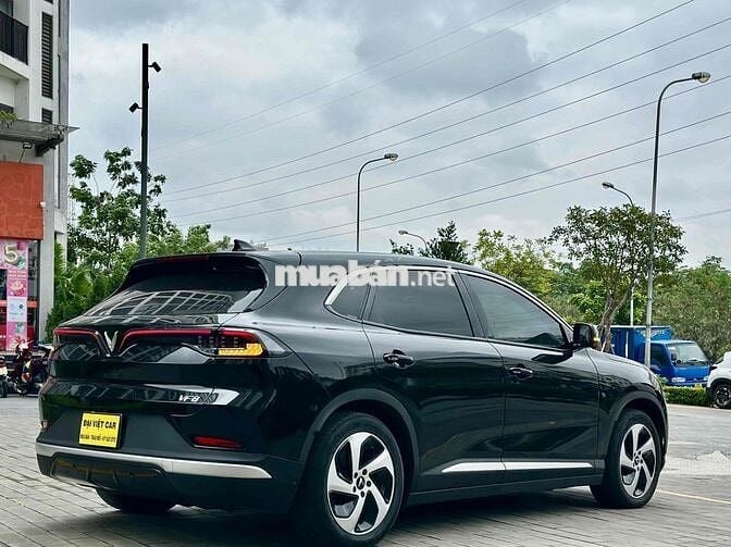 VinFast VF8 Mua Pin CATL