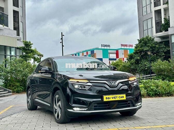 VinFast VF8 Mua Pin CATL