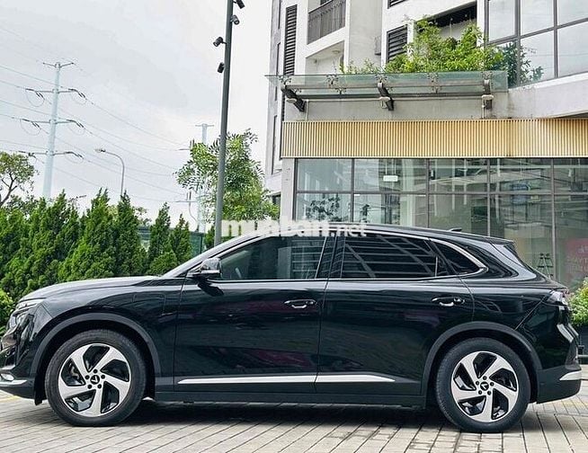 VinFast VF8 Mua Pin CATL