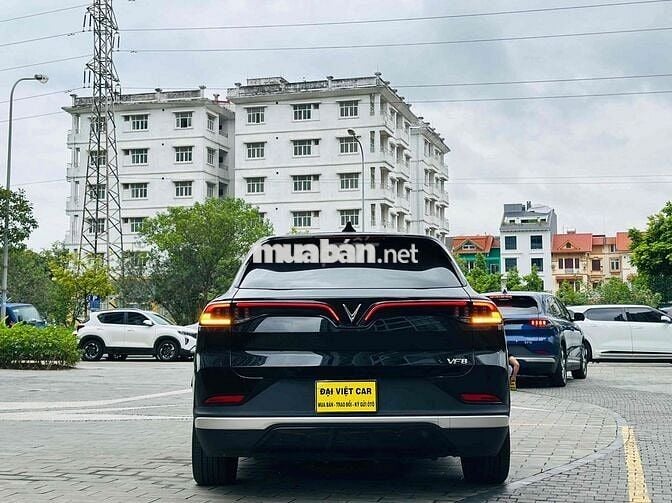 VinFast VF8 Mua Pin CATL