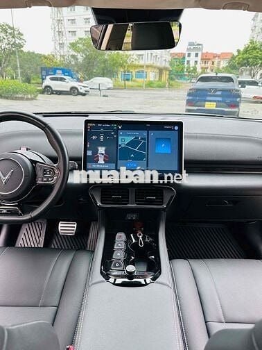 VinFast VF8 Mua Pin CATL