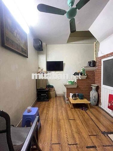 TRUNG TAM-QUẬN HAI BÀ TRƯNG- NGÕ THÔNG- BÁN ĐẤT TẶNG NHÀ.