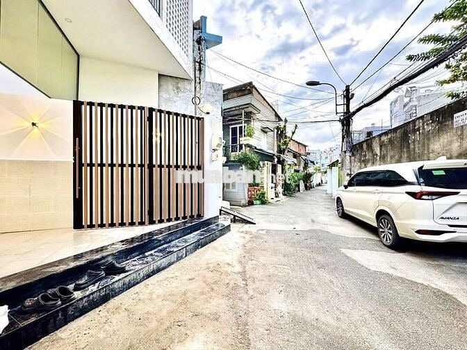 Bán Siêu Phẩm Mặt Tiền Ngay Phạm Văn Đồng - Nhà Mới 60m2 Đất Hơn 9 tỷ