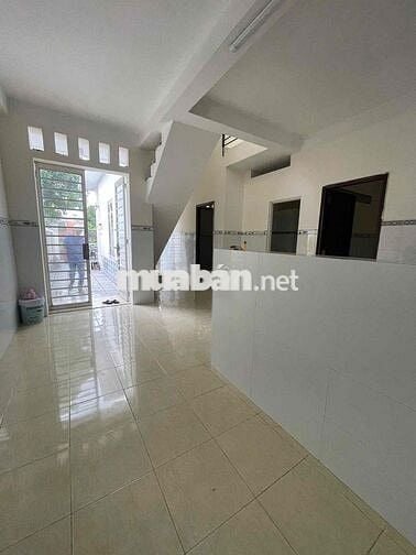 Cho thuê nhà Tân Hiệp sân rộng, 3 phòng ngủ