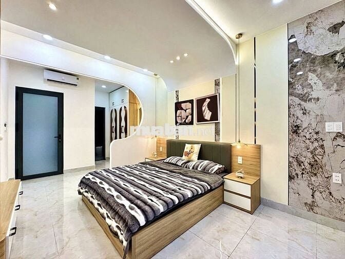 Bán Siêu Phẩm Mặt Tiền Ngay Phạm Văn Đồng - Nhà Mới 60m2 Đất Hơn 9 tỷ