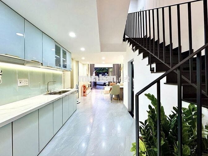 Bán Siêu Phẩm Mặt Tiền Ngay Phạm Văn Đồng - Nhà Mới 60m2 Đất Hơn 9 tỷ