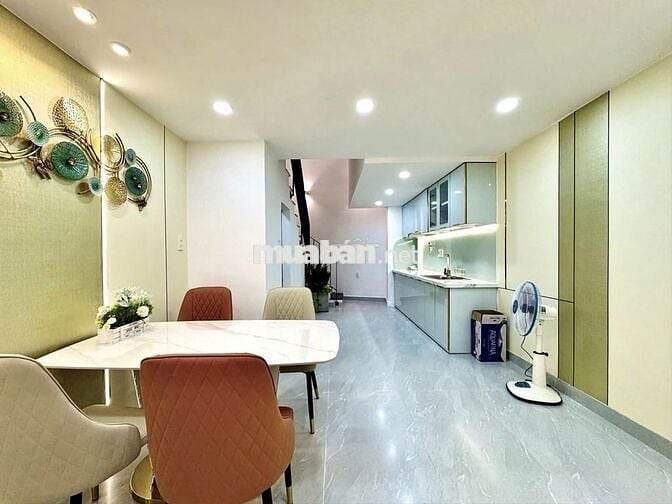 Bán Siêu Phẩm Mặt Tiền Ngay Phạm Văn Đồng - Nhà Mới 60m2 Đất Hơn 9 tỷ