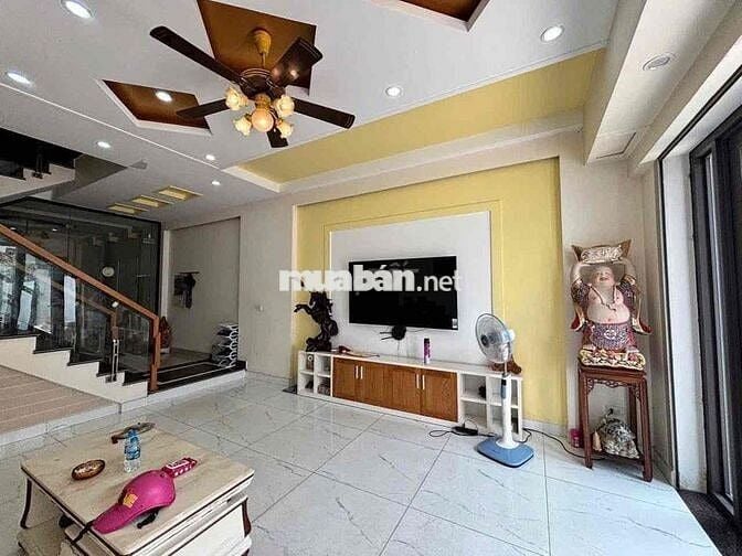 NHÀ ĐỊNH CÔNG HẠ Ô TÔ ĐỖ CỬA 20M RA Ô TÔ TRÁNH DIỆN TÍCH 45m2 -5Tầng