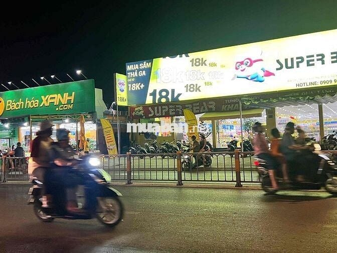 Cho thuê mặt tiền gần chợ có vỉa hè rộng phù hợp nhiều ngành nghề