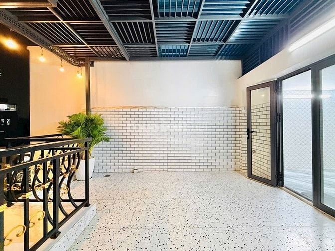 Ngộp, gấp bán nhà mặt tiền hẻm