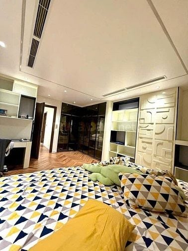 Nhà em bán lại căn hộ 92m2, 3PN view hồ Tây giá 8,8 tỷ tòa C18 LL Quân