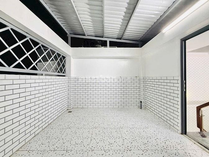 Ngộp, gấp bán nhà mặt tiền hẻm