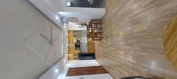 - Bán căn hộ chung cư Lĩnh Nam, Hoàng Mai, Siêu rẻ, 68m2, 4.98 tỷ