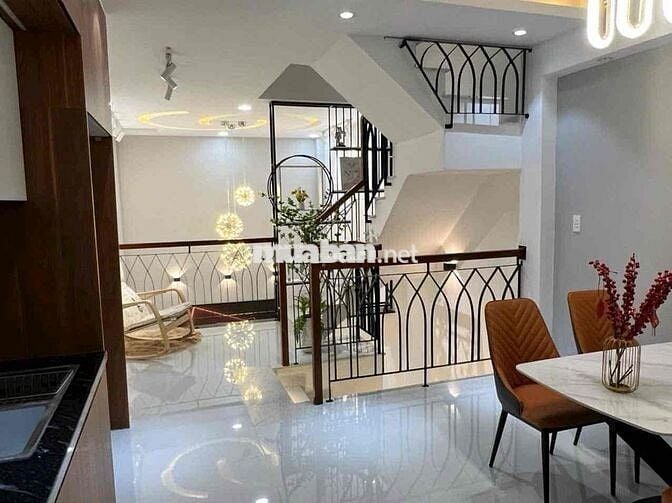 Bán Nhà mới Trệt Lững 3 lầu. sân thượng. 4x12. 1/ Trần Bá Giao