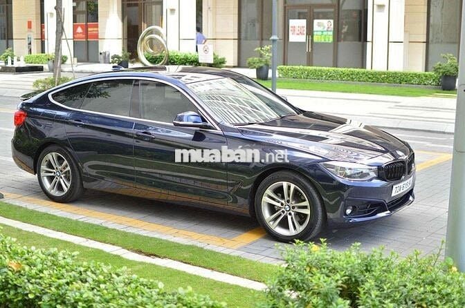 BMW 3 Series 2016 320i GT - 68000 km