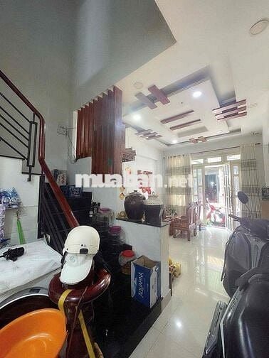 nhà 4x11m 1laauf 2pn 2wc hẻm xe tải đường Chiến Lược. BTĐ Bình Tân