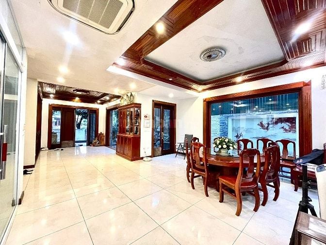 Nhà Đẹp Ở Ngay Hoàng Đạo Thuý - LVL - Căn Góc 250M2 Vỉa Hè To - KD
