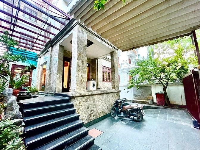 Nhà Đẹp Ở Ngay Hoàng Đạo Thuý - LVL - Căn Góc 250M2 Vỉa Hè To - KD