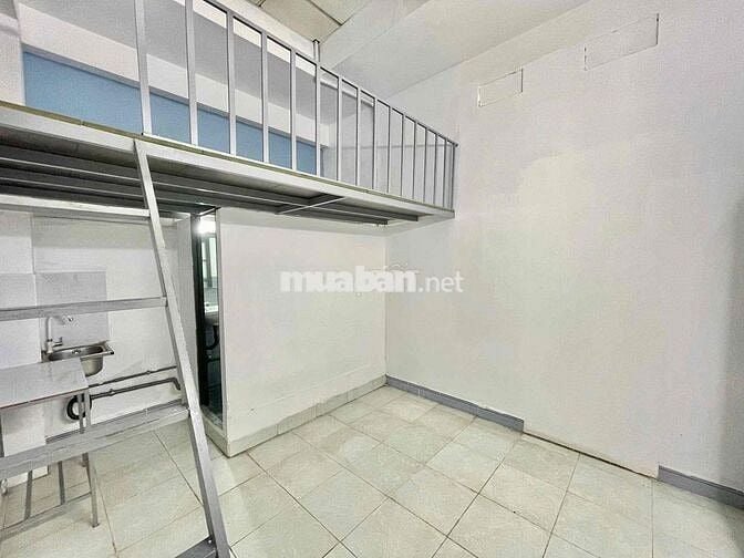 Cho thuê duplex bancol , cửa sổ trời gần đại học VLU cs3