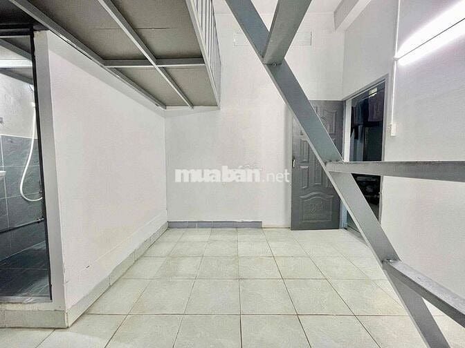 Cho thuê duplex bancol , cửa sổ trời gần đại học VLU cs3