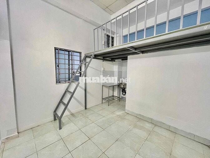 Cho thuê duplex bancol , cửa sổ trời gần đại học VLU cs3