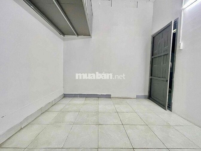 Cho thuê duplex bancol , cửa sổ trời gần đại học VLU cs3