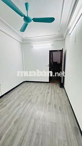 Cho Thuê nhà riêng Ngõ Trại Cá - 30M2 - 4 tầng - 10.5 tr