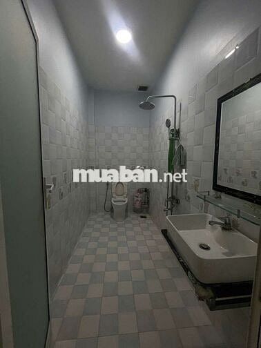 Nhà mặt tiền âp đông ,cách ng ảnh thủ 100m ng tư nước đaơ , dt rông