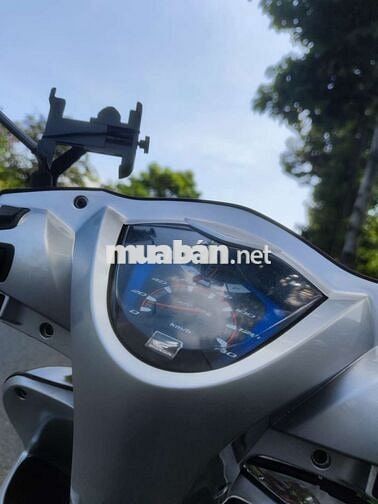 Bà cô nhờ bán Vision