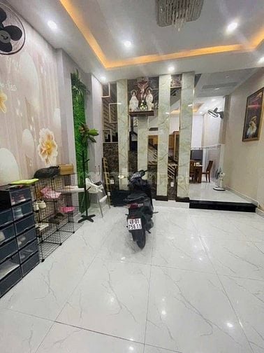 Chủ ký gửi nhà Lam Sơn-Phú Nhuận giá 2Tỷ850 DT 50m2 hẻm xe hơi ở ngay