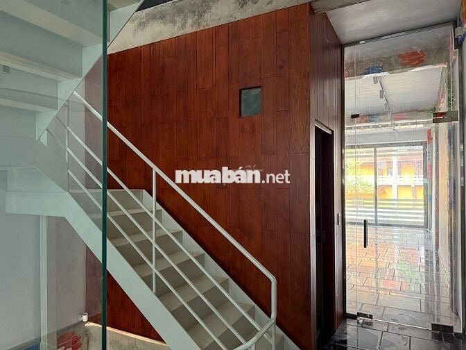 Cho thuê văn phòng lầu 1, 14m2, mặt tiền đường 3 tháng 2 Quận 10