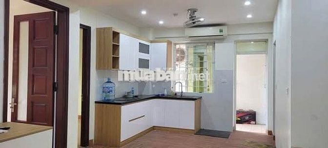 Cho thuê tập thể tầng 3 phố Lò Đúc - 75m2 - 2 ngủ - giá 9.5 triệu