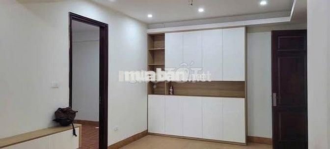 Cho thuê tập thể tầng 3 phố Lò Đúc - 75m2 - 2 ngủ - giá 9.5 triệu