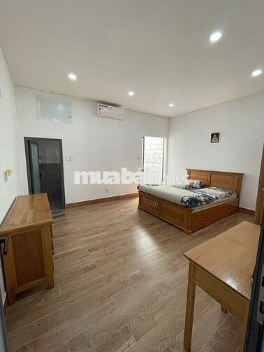 NHÀ ĐẸP 1T1L, FULL NỘI THẤT, CÓ SÂN ĐẬU OTO - VIEW HỒ MÁT MẺ, AN NINH