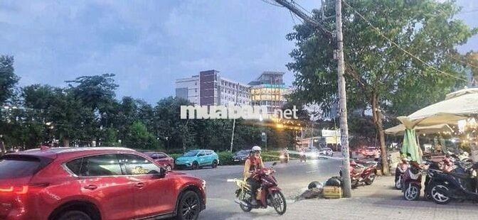 Nhà MTKD đối diện AEON Mall Tên Lửa