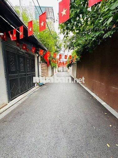 Chính chủ bán nhanh lô đất đẹp Ngọc Thụy
DT 178m² – Giá 16 tỷ – Vị trí