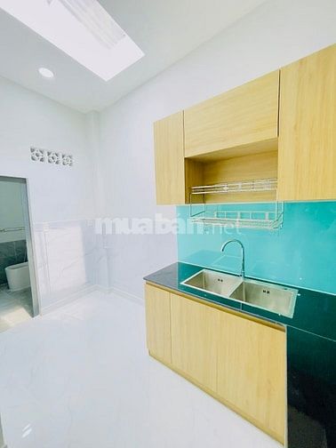 Nhà Hiệp Phú gần 100m², hẻm thông, 3pn, sân trước vào ở ngay