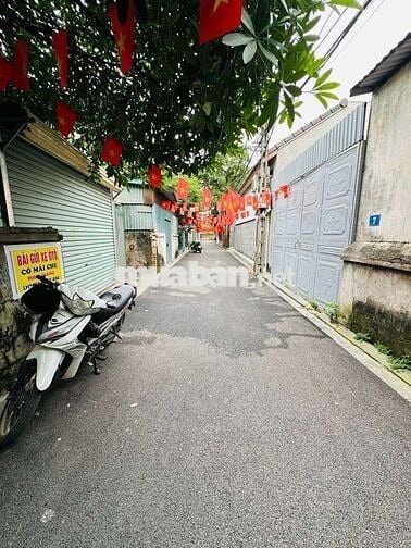 Chính chủ bán nhanh lô đất đẹp Ngọc Thụy
DT 178m² – Giá 16 tỷ – Vị trí