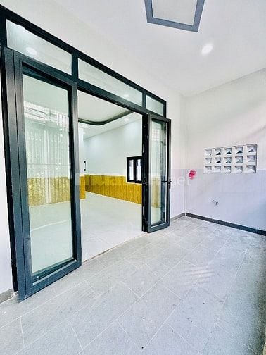 Nhà Hiệp Phú gần 100m², hẻm thông, 3pn, sân trước vào ở ngay