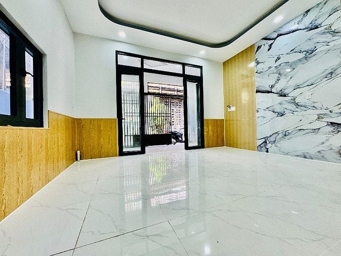 Nhà Hiệp Phú gần 100m², hẻm thông, 3pn, sân trước vào ở ngay