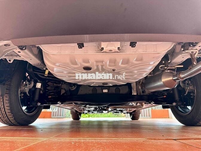 Toyota Vios 2025 E CVT - 5000 km - Zin 100%