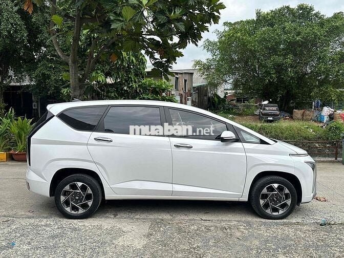 Đi gia đình chọn xe tiết kiệm, màu đẹp dễ nhìn