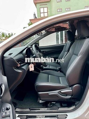 Toyota Vios 2025 E CVT - 5000 km - Zin 100%