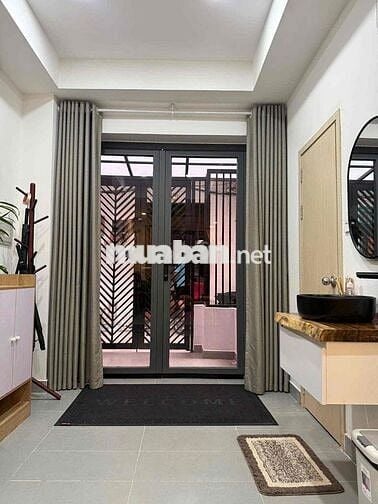 Cần Bán Gấp Căn Nhà Nguyễn Thị Minh Khai , Quận 1