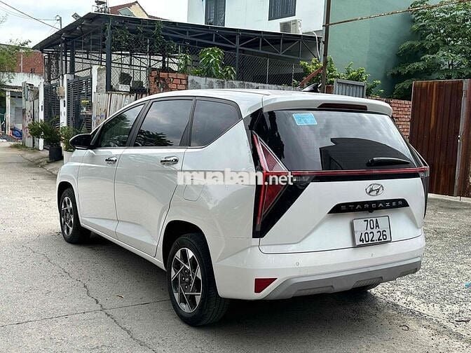 Đi gia đình chọn xe tiết kiệm, màu đẹp dễ nhìn