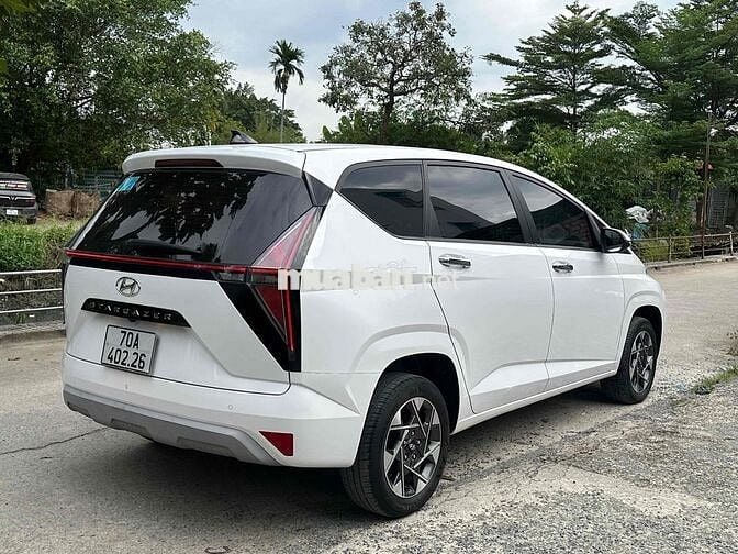 Đi gia đình chọn xe tiết kiệm, màu đẹp dễ nhìn